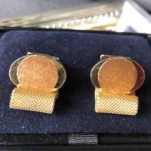 Vintage Oval Gold Tone Cuff Links w Chain Ribbon